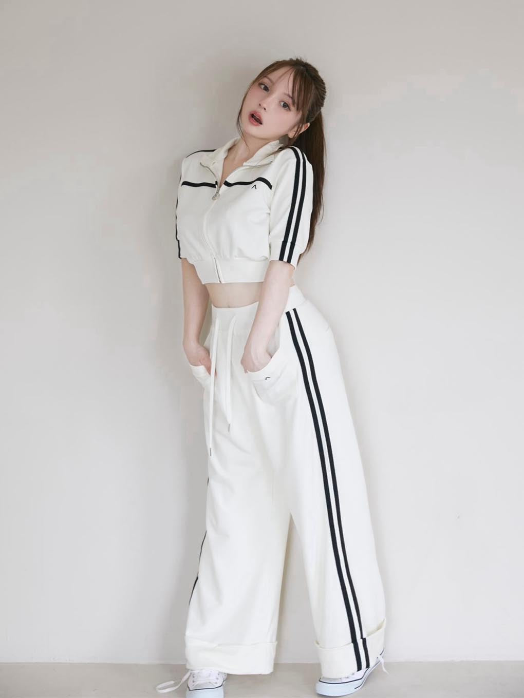 Eve line loose pants