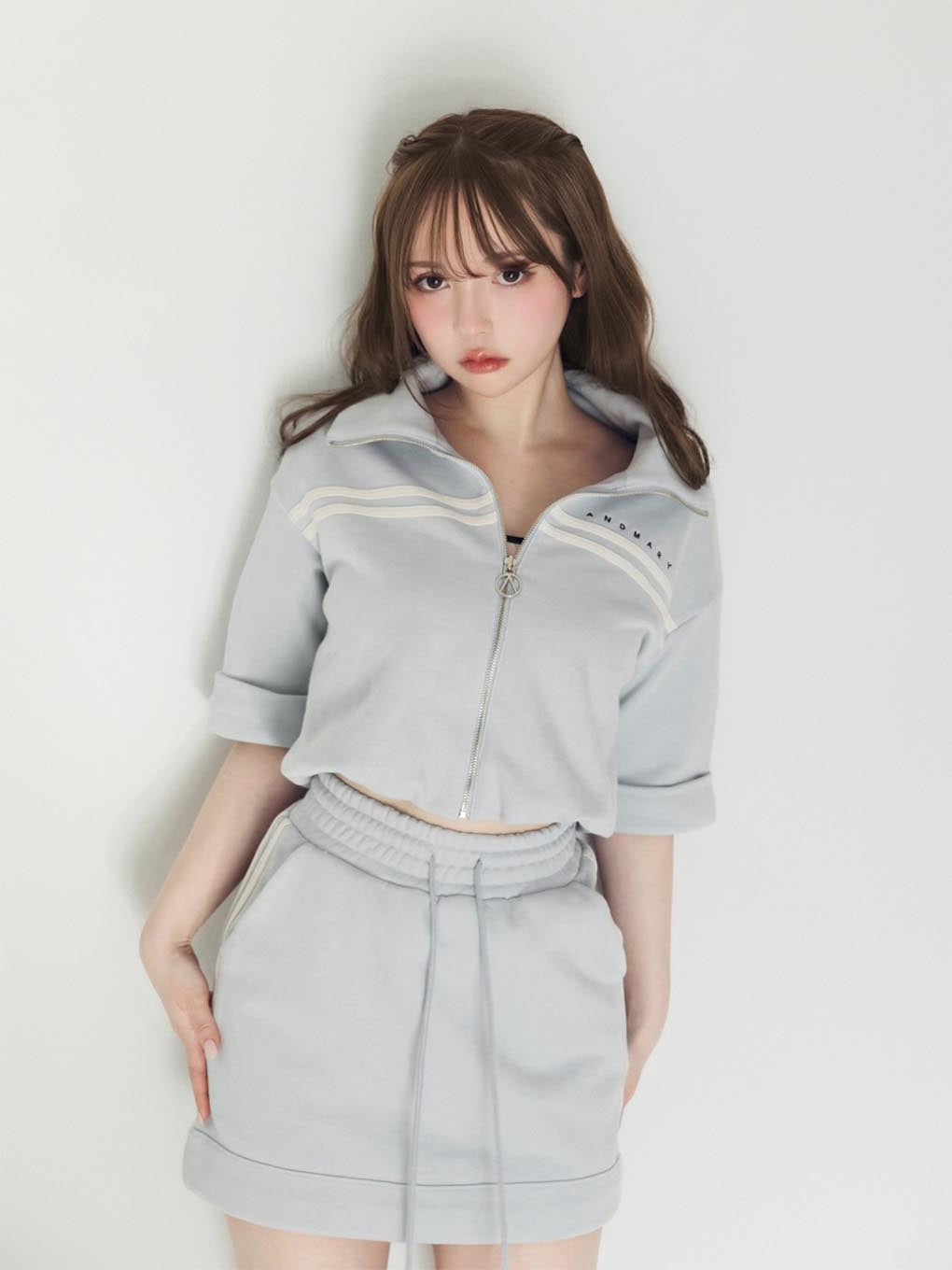 Ami line zip tops