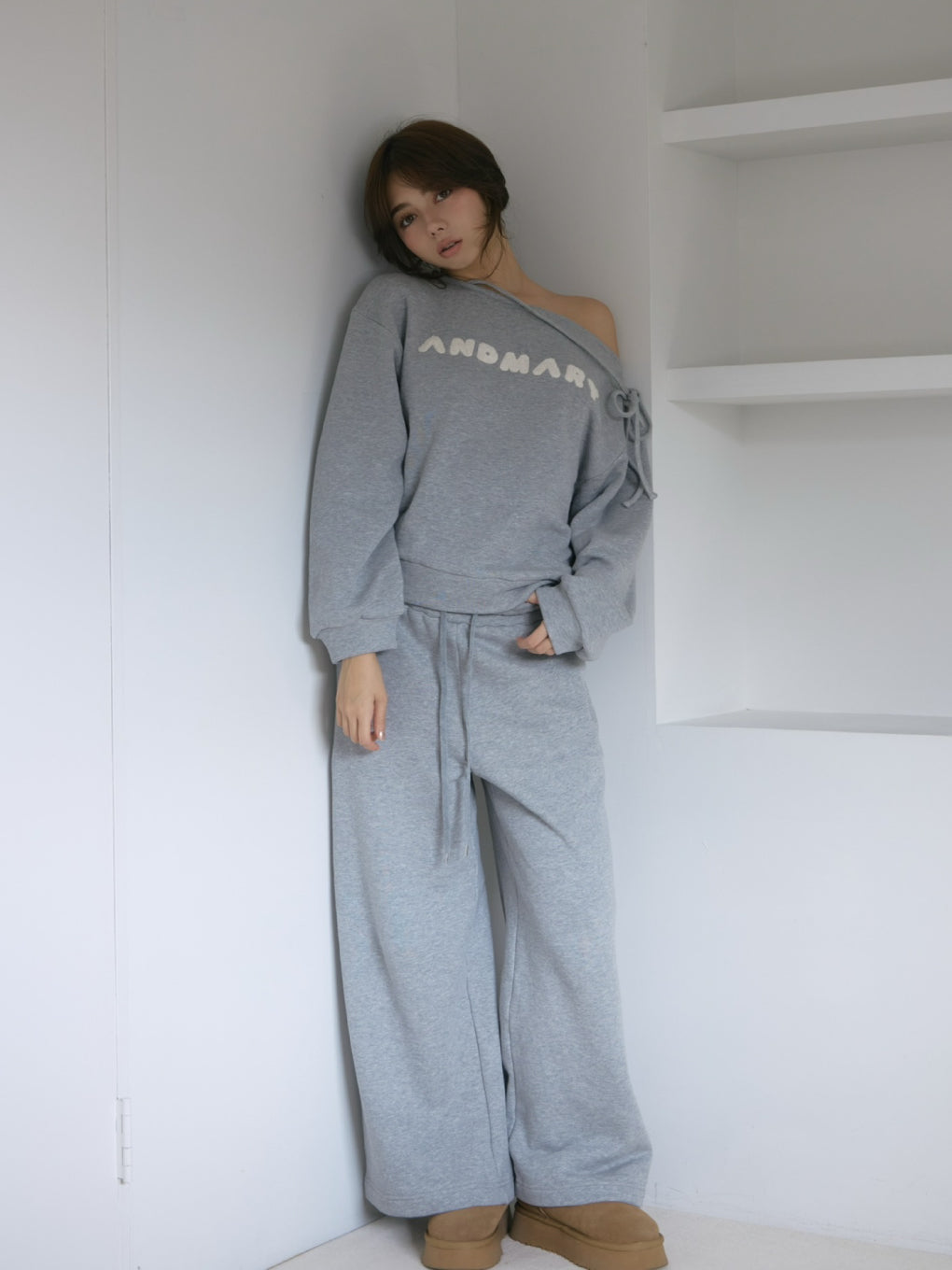 Mary logo loose set up