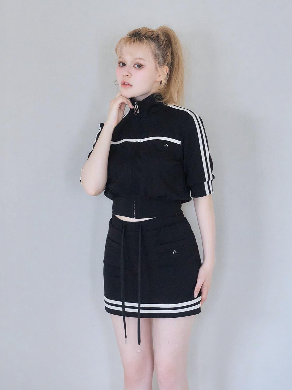 Eve line zip tops