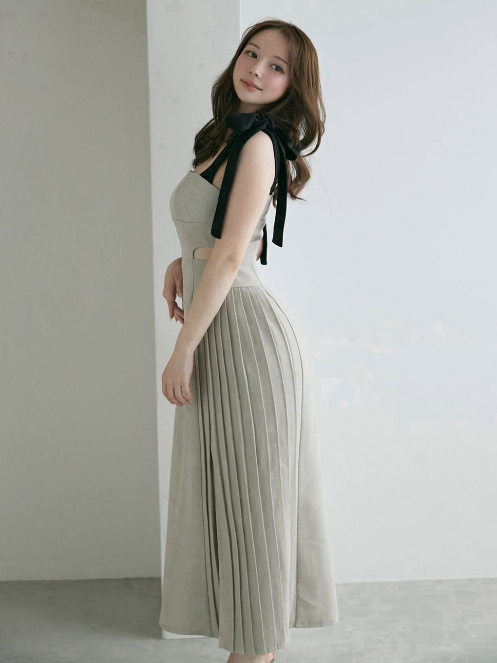 Ann ribbon pleats dress