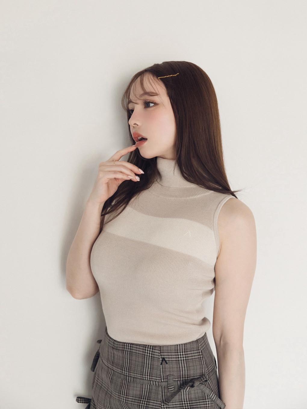 Bonnie knit tops