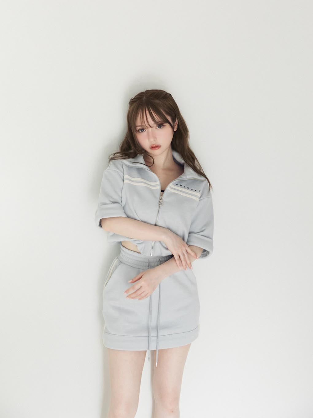 Ami line zip tops