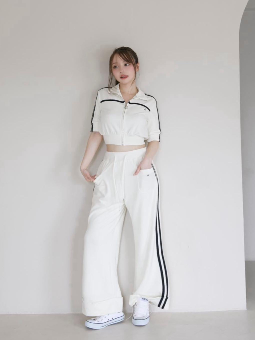 Eve line loose pants