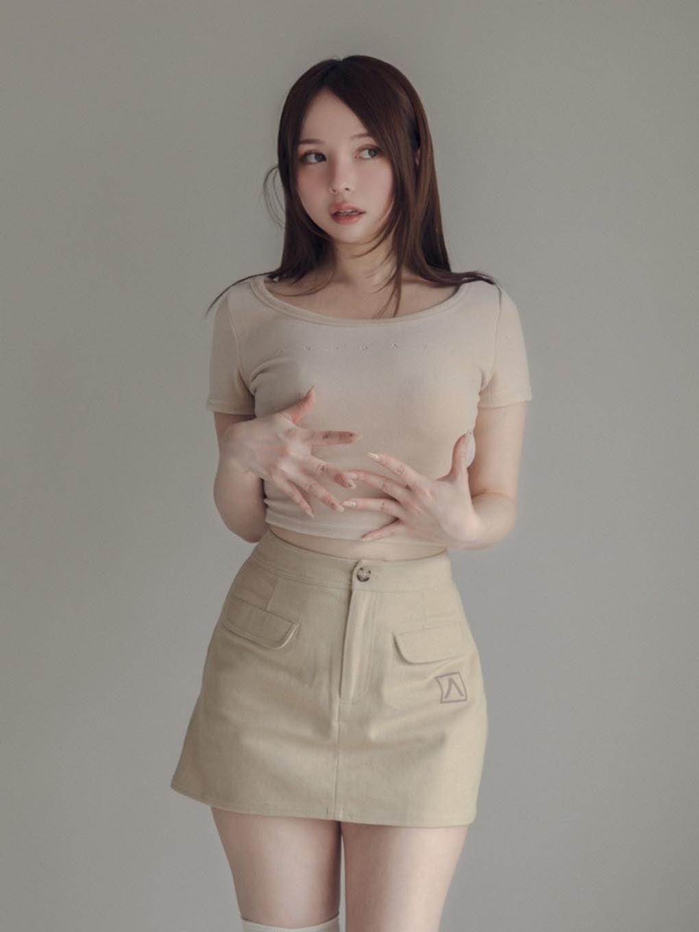 Sonia logo tops