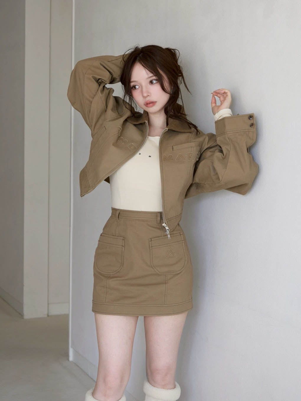 Mary logo choker tops