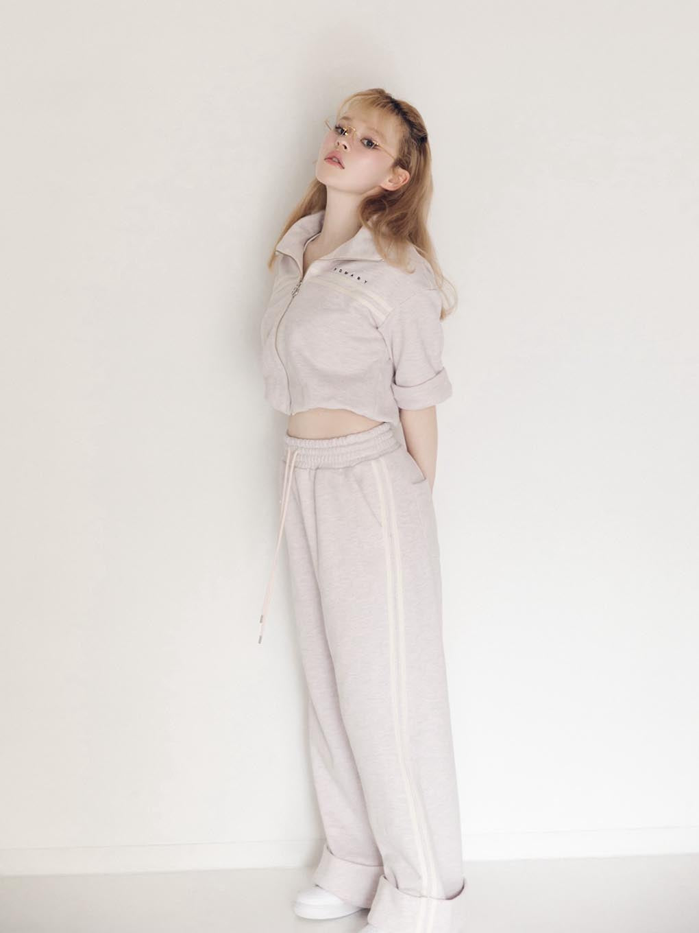 Ami line loose pants