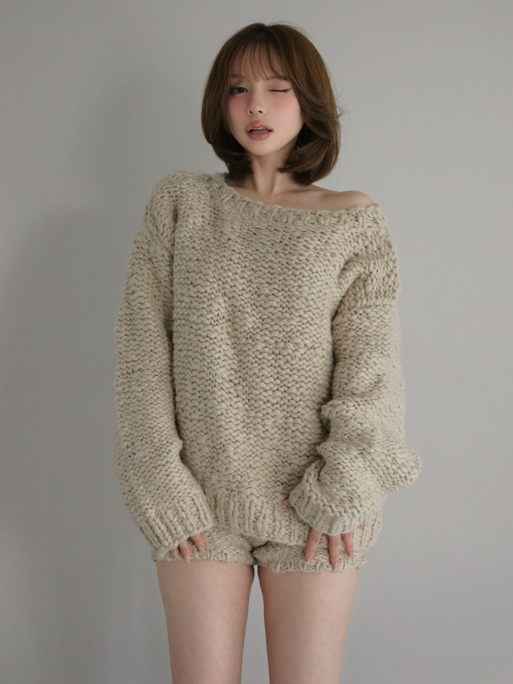 Fluffy handknit set up