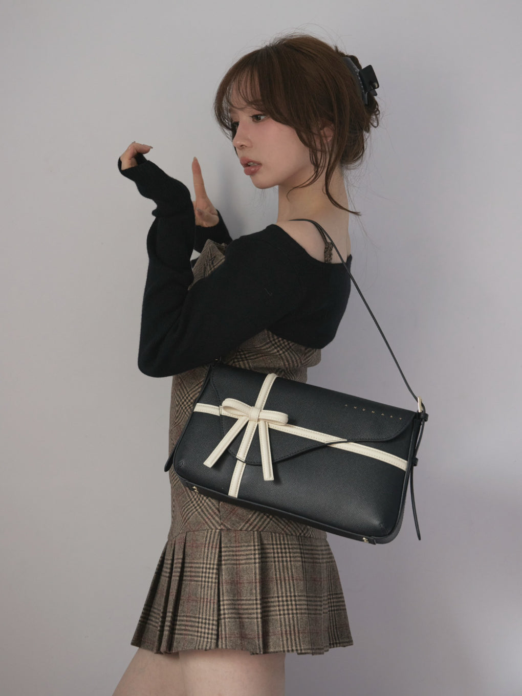 Valentine ribbon leather bag