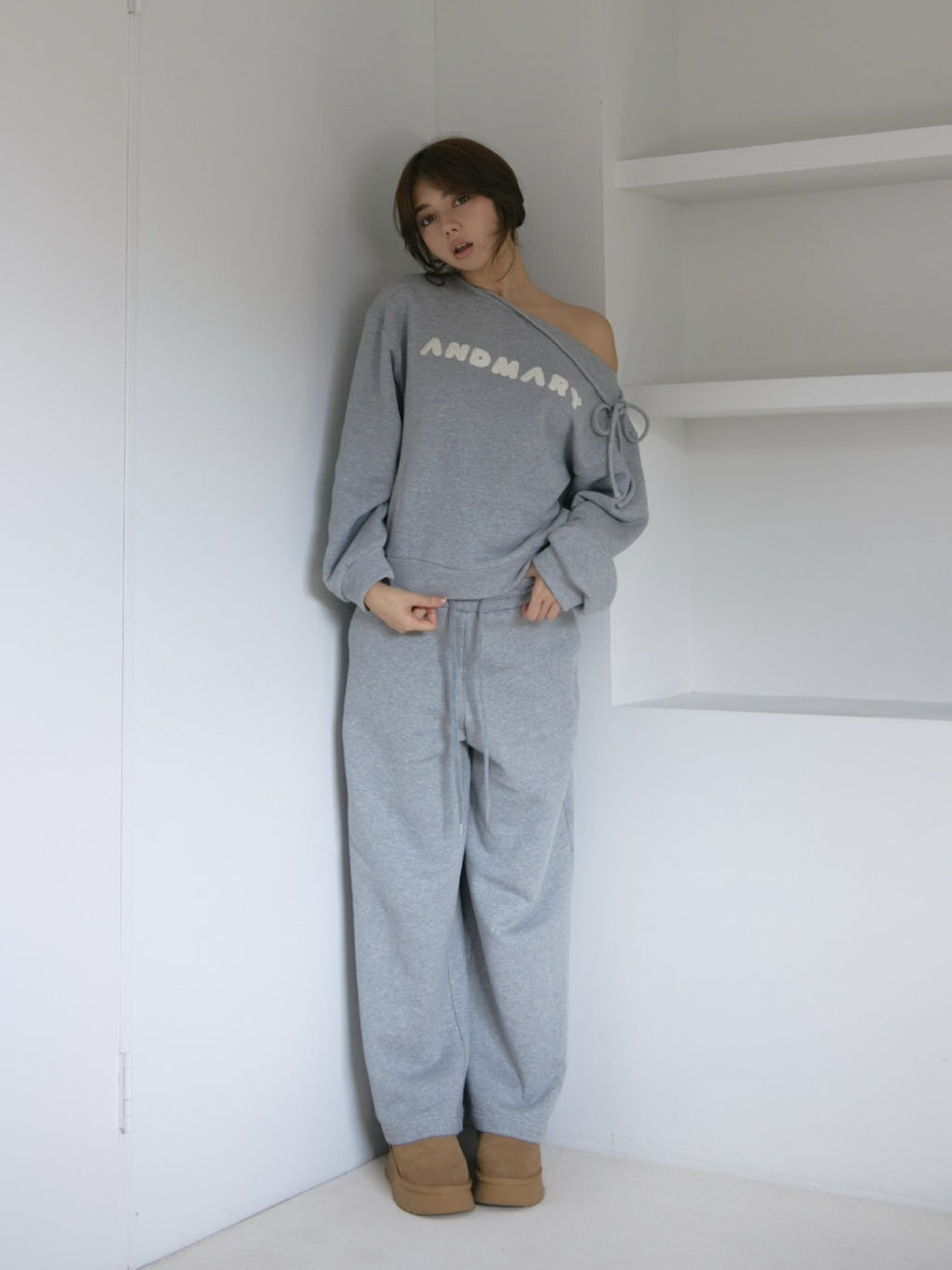 Mary logo loose set up