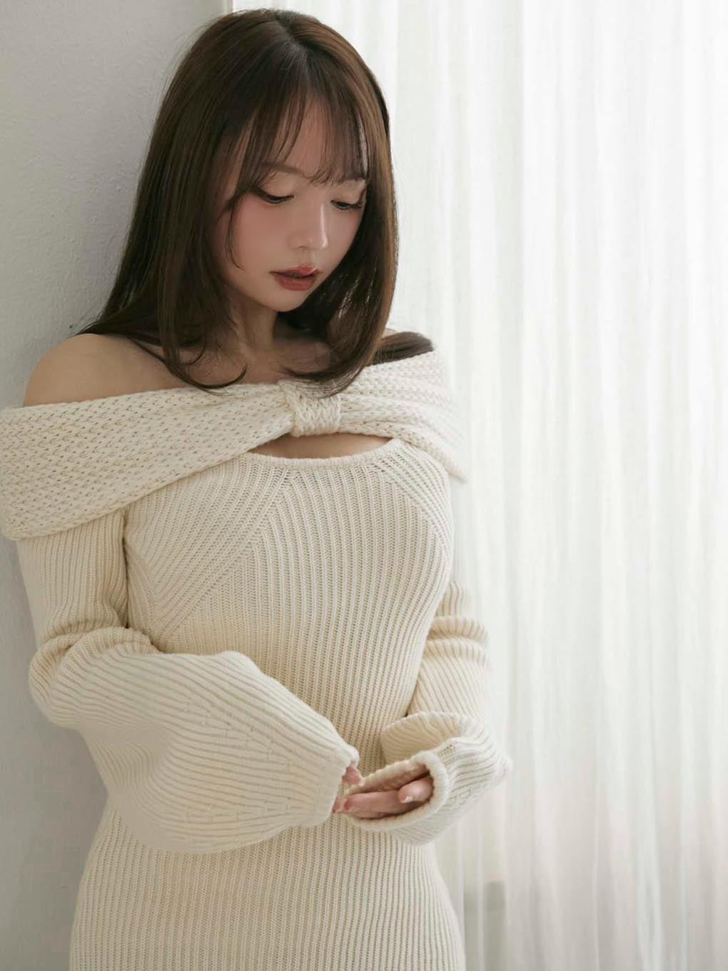 Amanda offshoulder knit dress