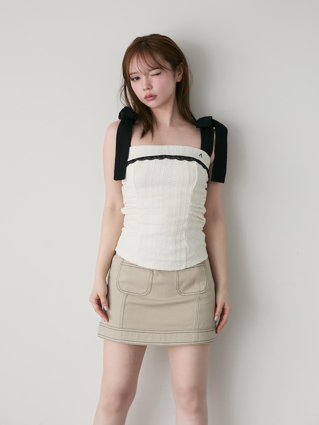 Back ribbon mini skirt