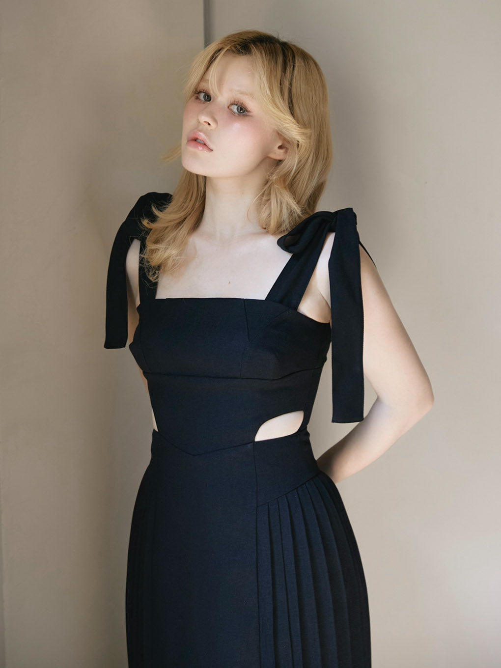 Ann ribbon pleats dress