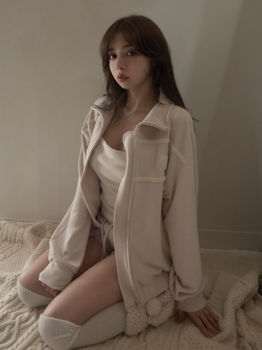 Milky pile heart zip tops