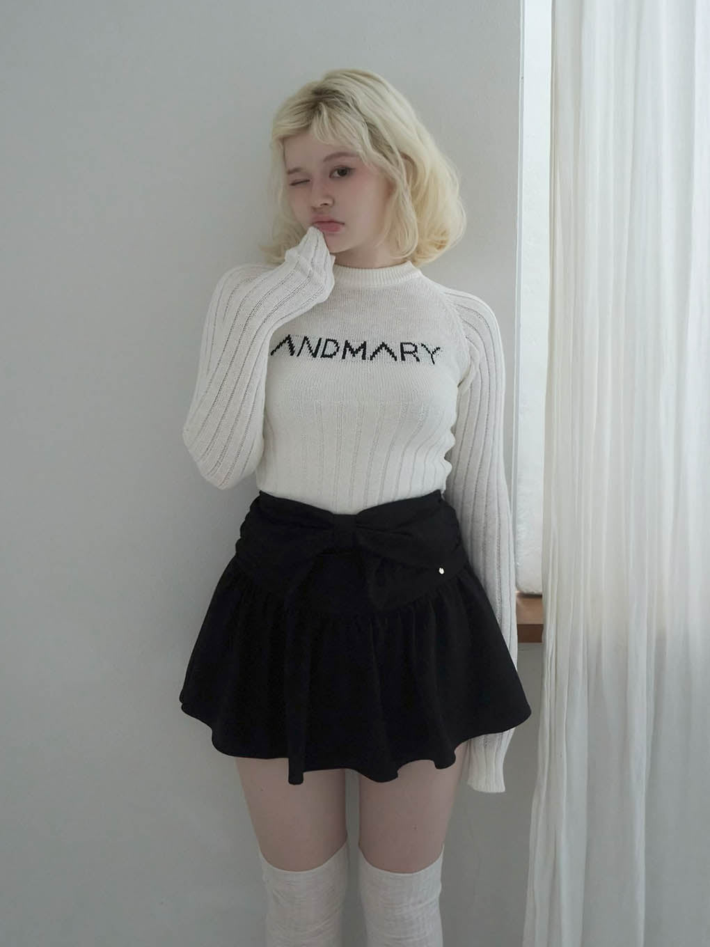 Mary logo knit tops