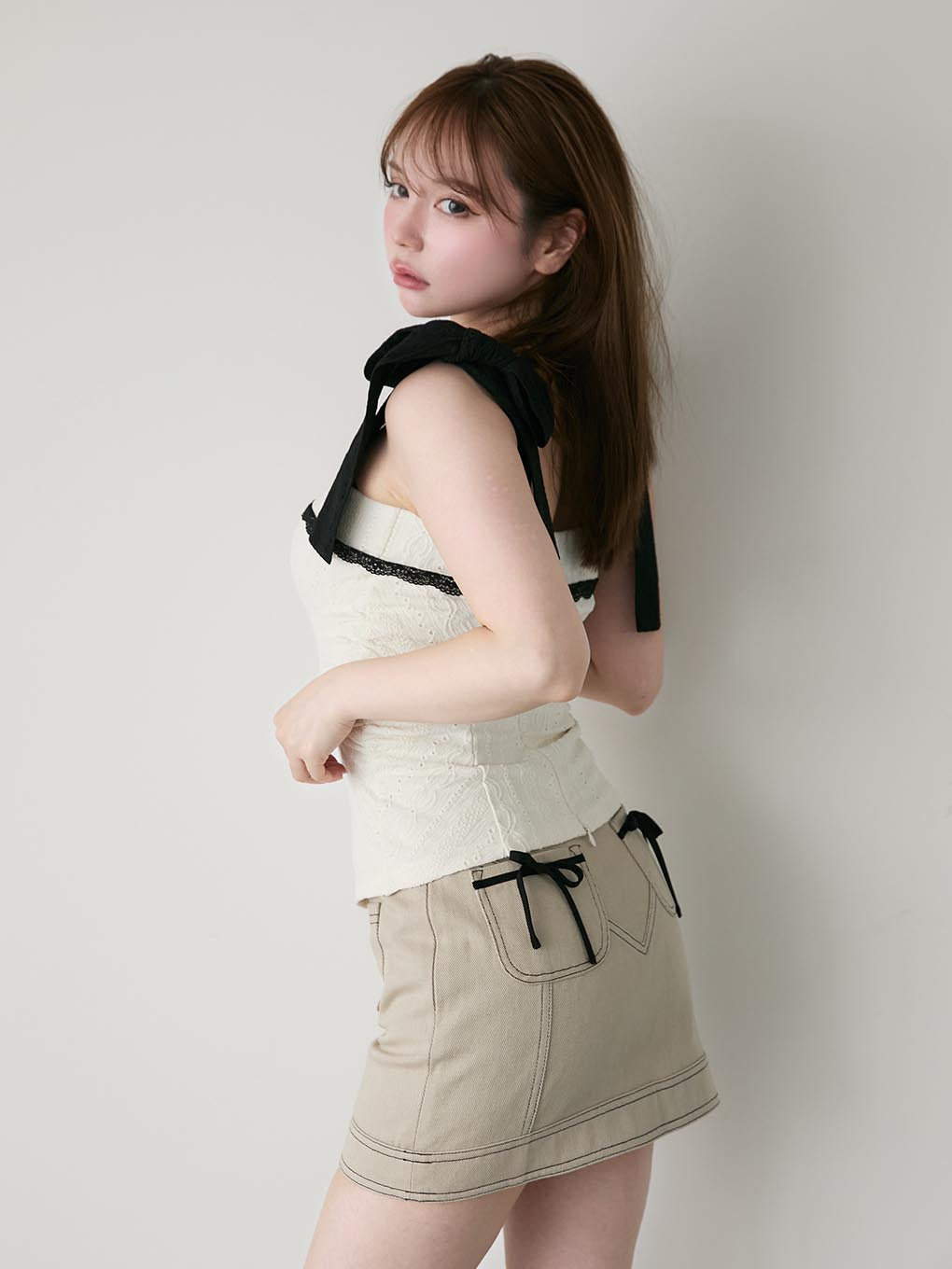 Back ribbon mini skirt