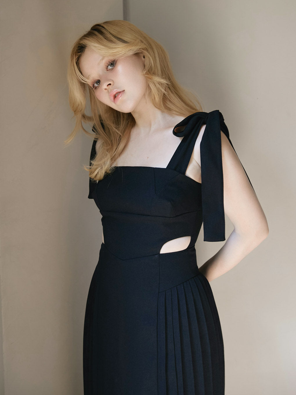 Ann ribbon pleats dress