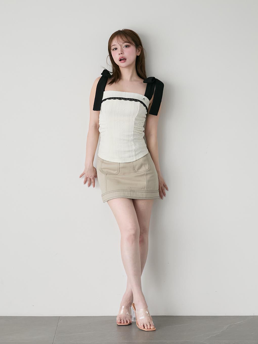 Back ribbon mini skirt