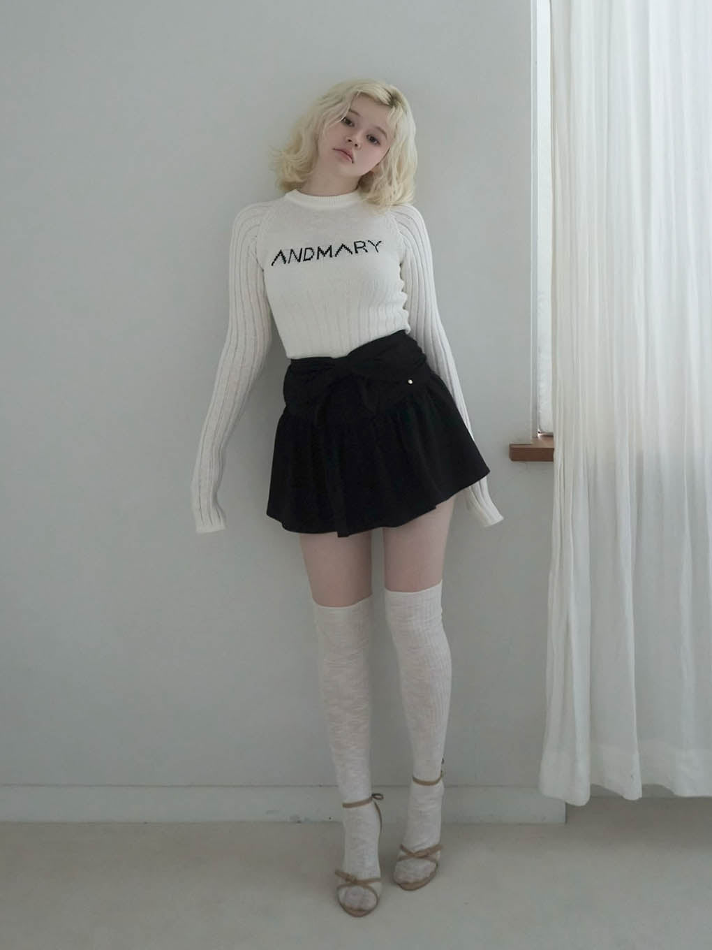 Mary logo knit tops