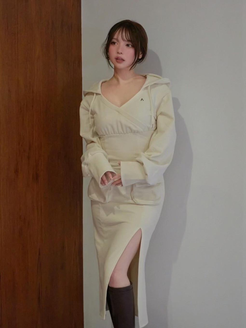 Ami pocket slit dress