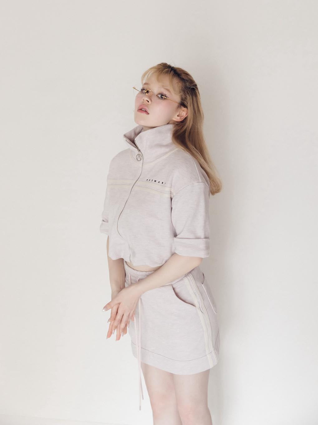 Ami line zip tops