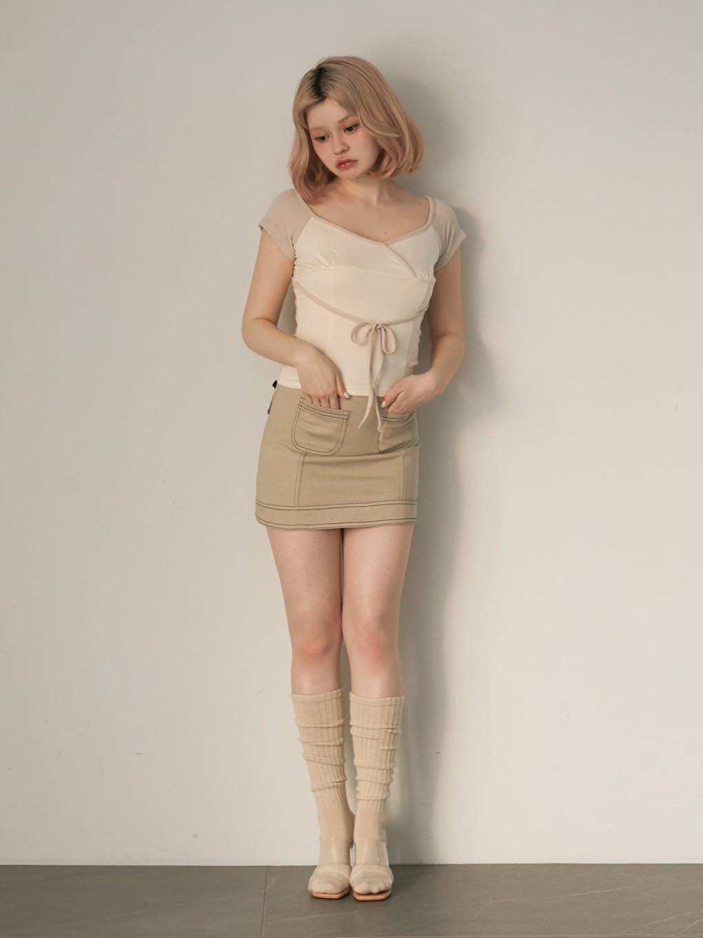 Back ribbon mini skirt