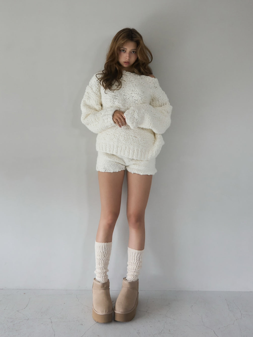 Fluffy handknit set up