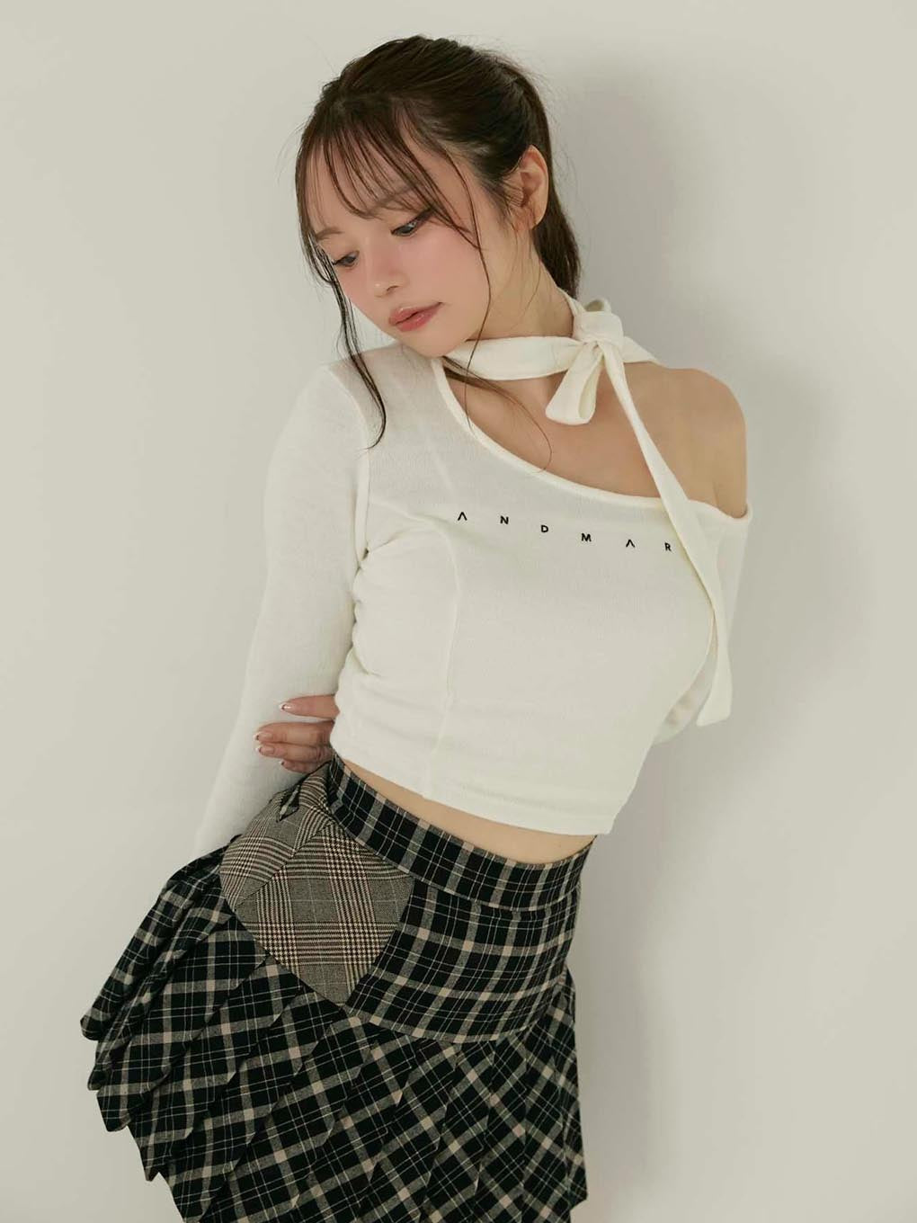 Nana ribbon oneshoulder tops