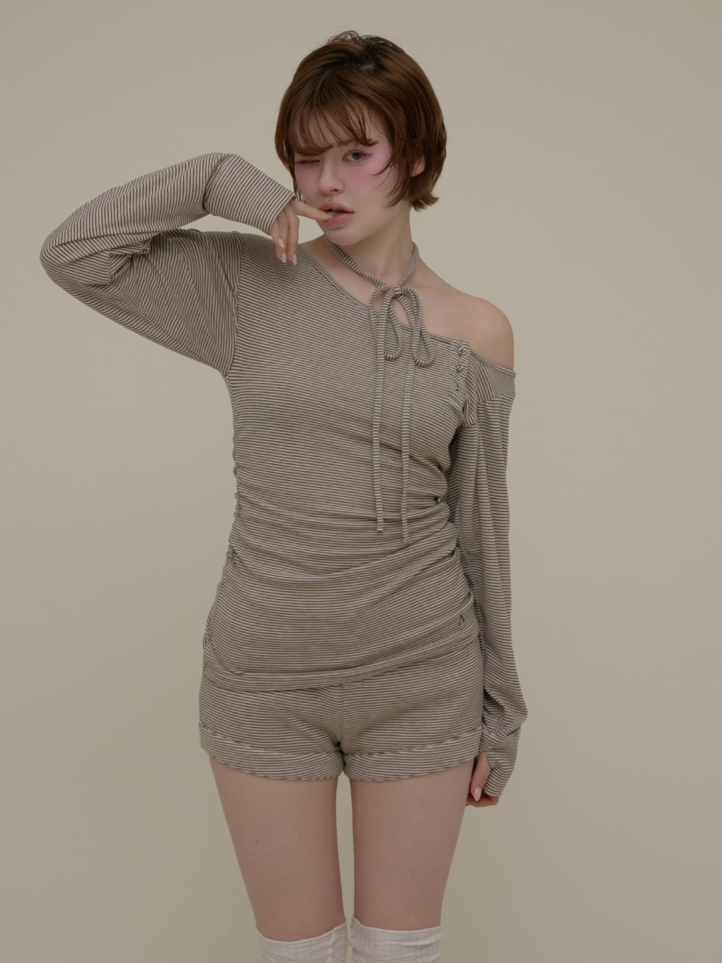 Wendy oneshoulder set up