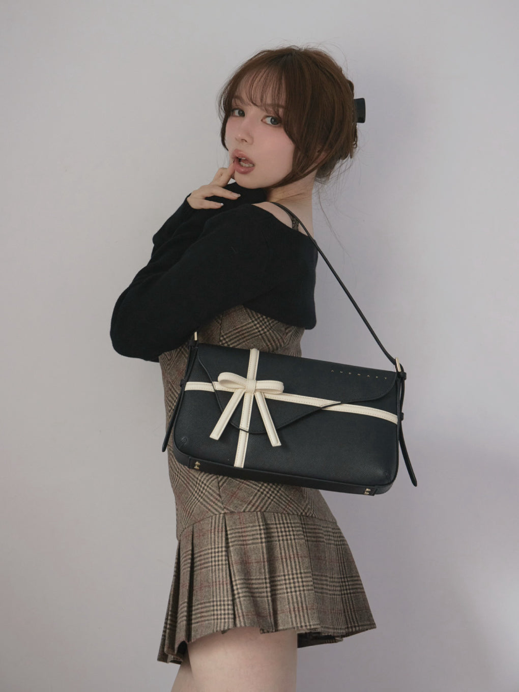 Valentine ribbon leather bag
