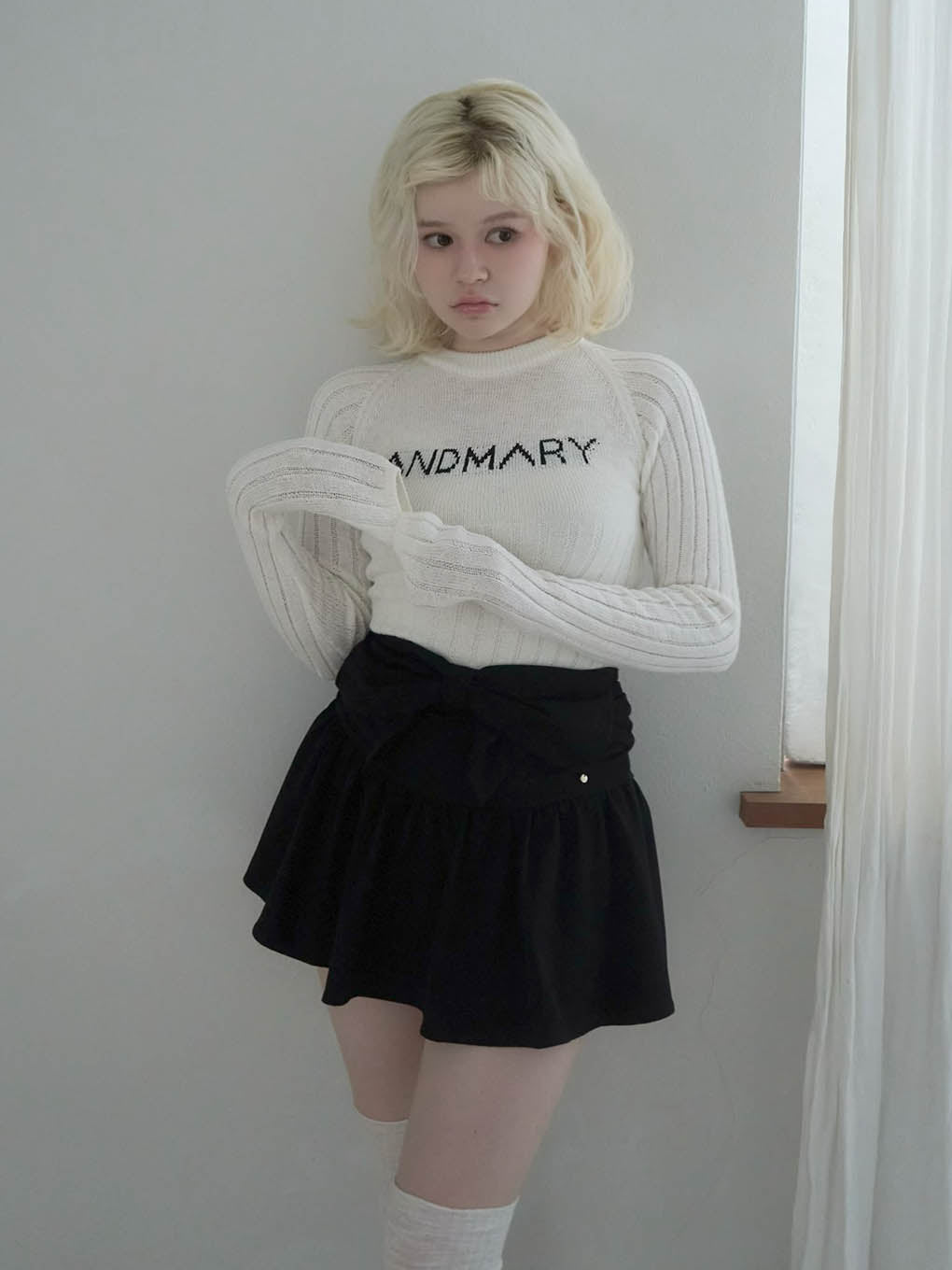 Mary logo knit tops