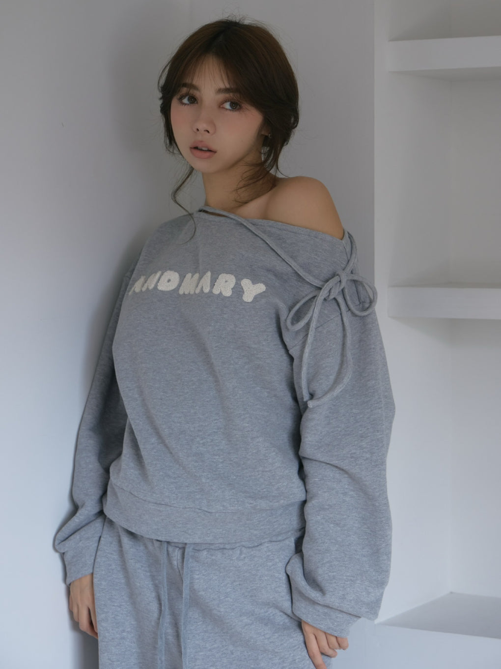 Mary logo loose set up